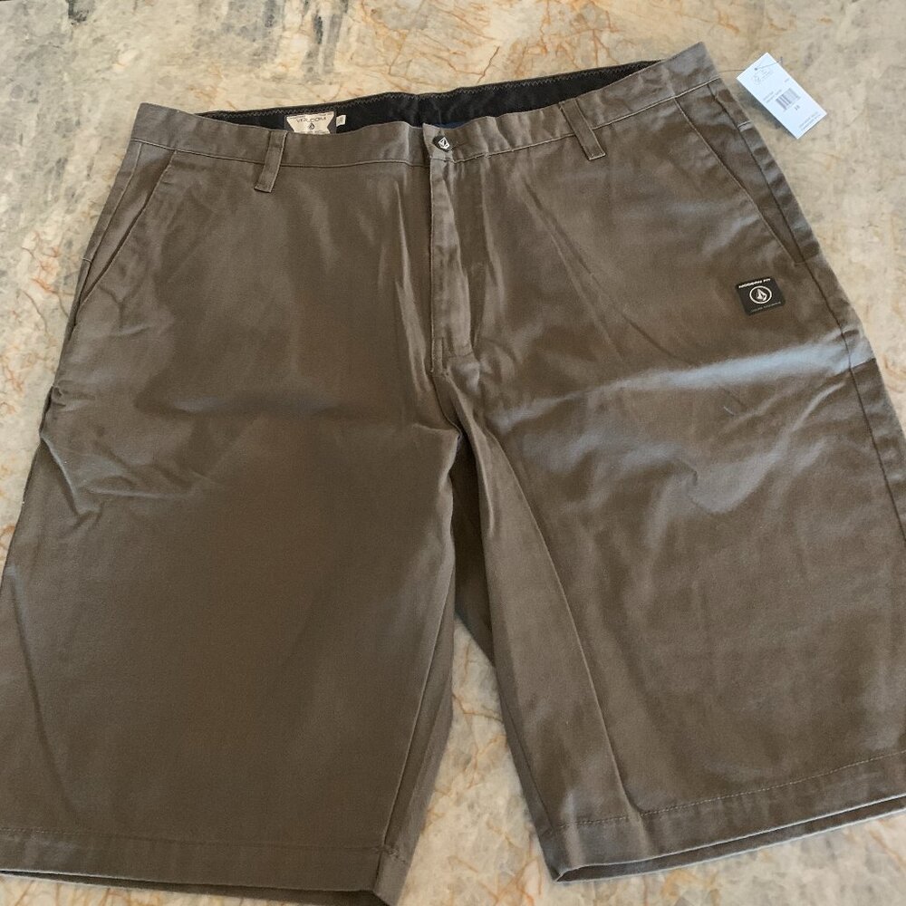 Volcom V Monty "Modern Fit" Short - Size 38 NWT
